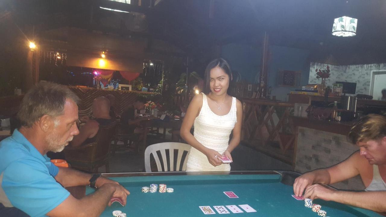 เดอะ ชาร์กส์ เทล ไดฟ์เซ็นเตอร์ Hotel Daanbantayan ภายนอก รูปภาพ