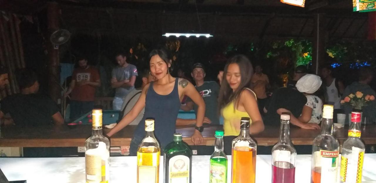 เดอะ ชาร์กส์ เทล ไดฟ์เซ็นเตอร์ Hotel Daanbantayan ภายนอก รูปภาพ