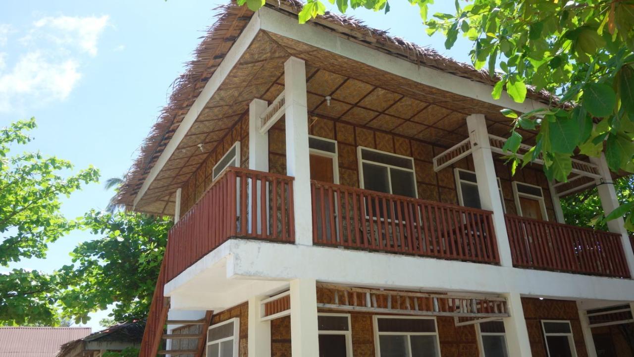 เดอะ ชาร์กส์ เทล ไดฟ์เซ็นเตอร์ Hotel Daanbantayan ภายนอก รูปภาพ