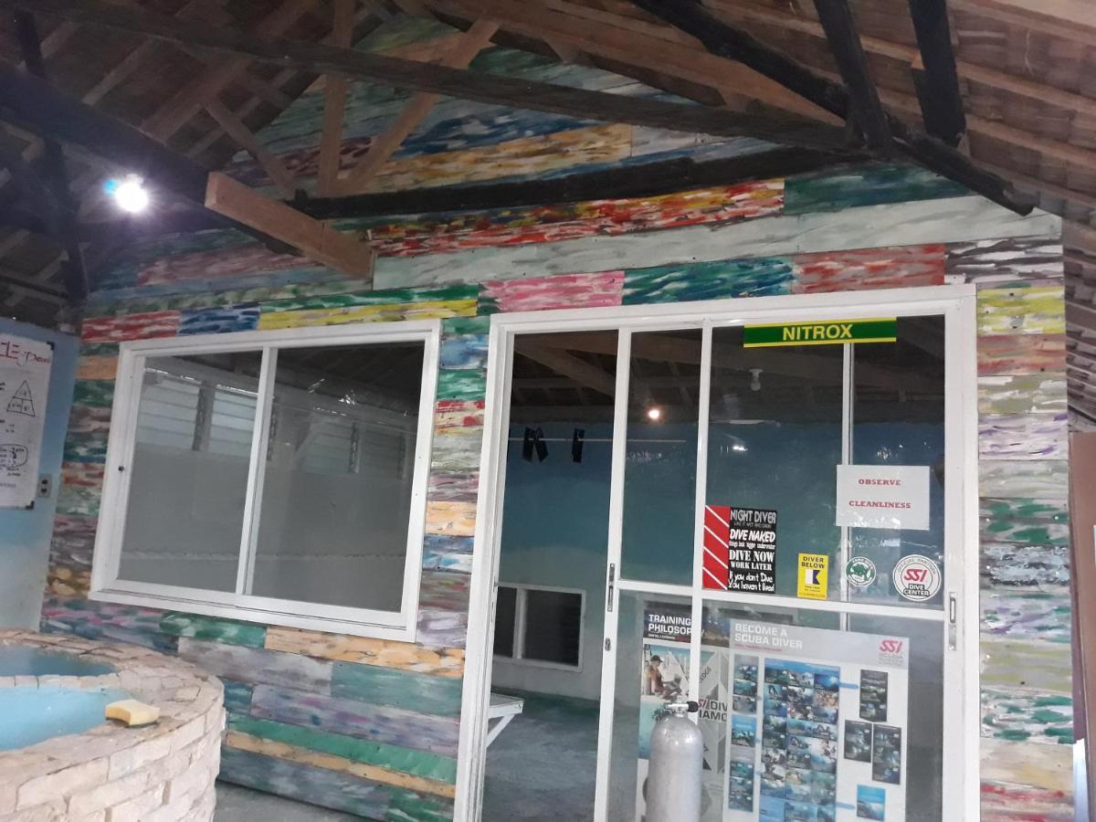 เดอะ ชาร์กส์ เทล ไดฟ์เซ็นเตอร์ Hotel Daanbantayan ภายนอก รูปภาพ