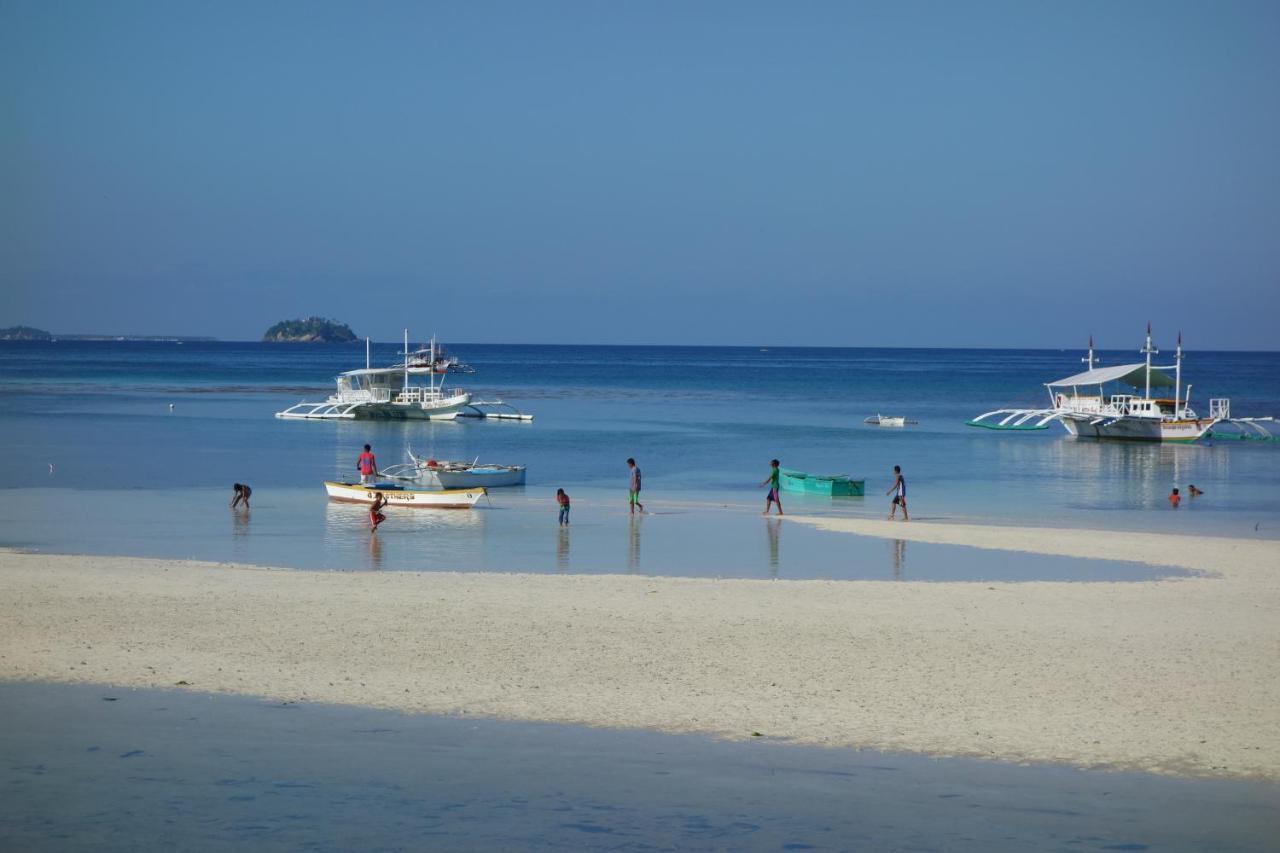 เดอะ ชาร์กส์ เทล ไดฟ์เซ็นเตอร์ Hotel Daanbantayan ภายนอก รูปภาพ