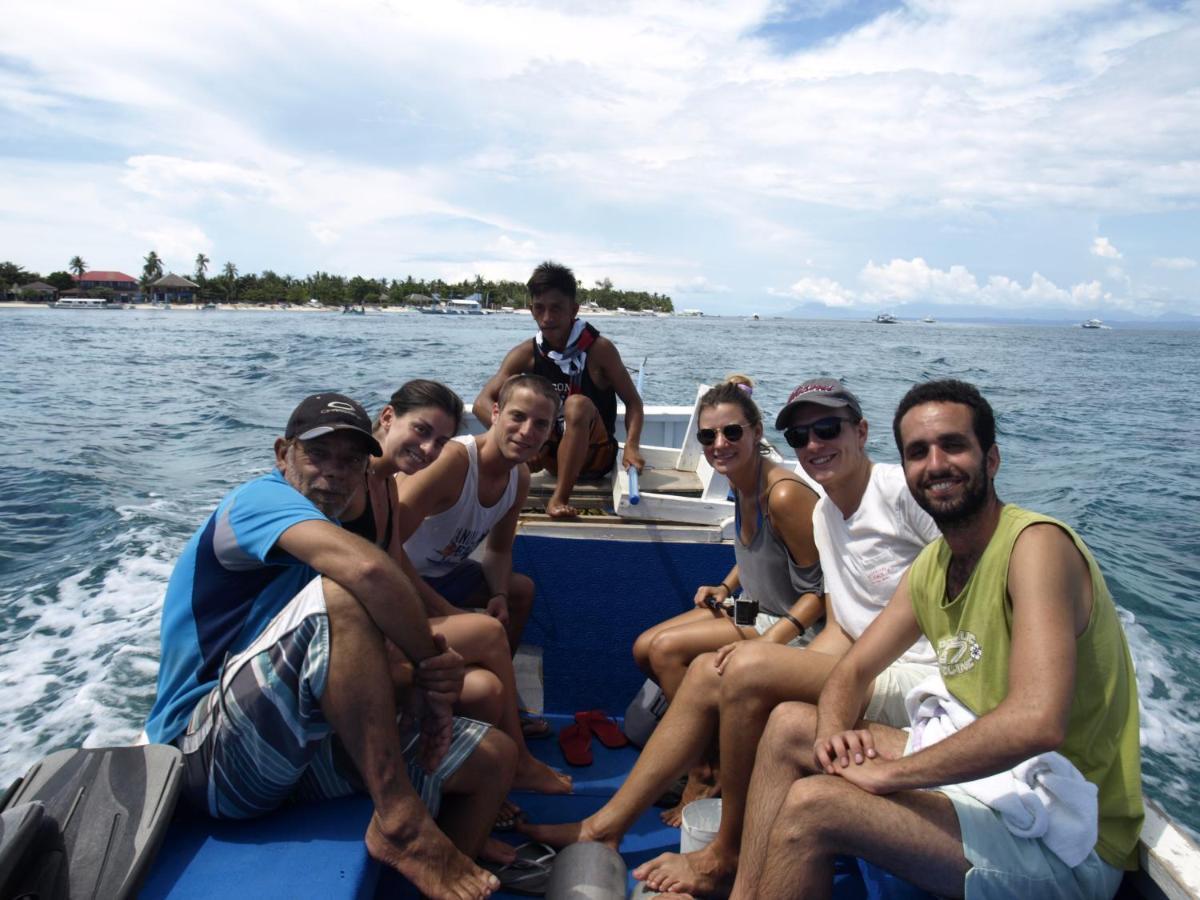 เดอะ ชาร์กส์ เทล ไดฟ์เซ็นเตอร์ Hotel Daanbantayan ภายนอก รูปภาพ