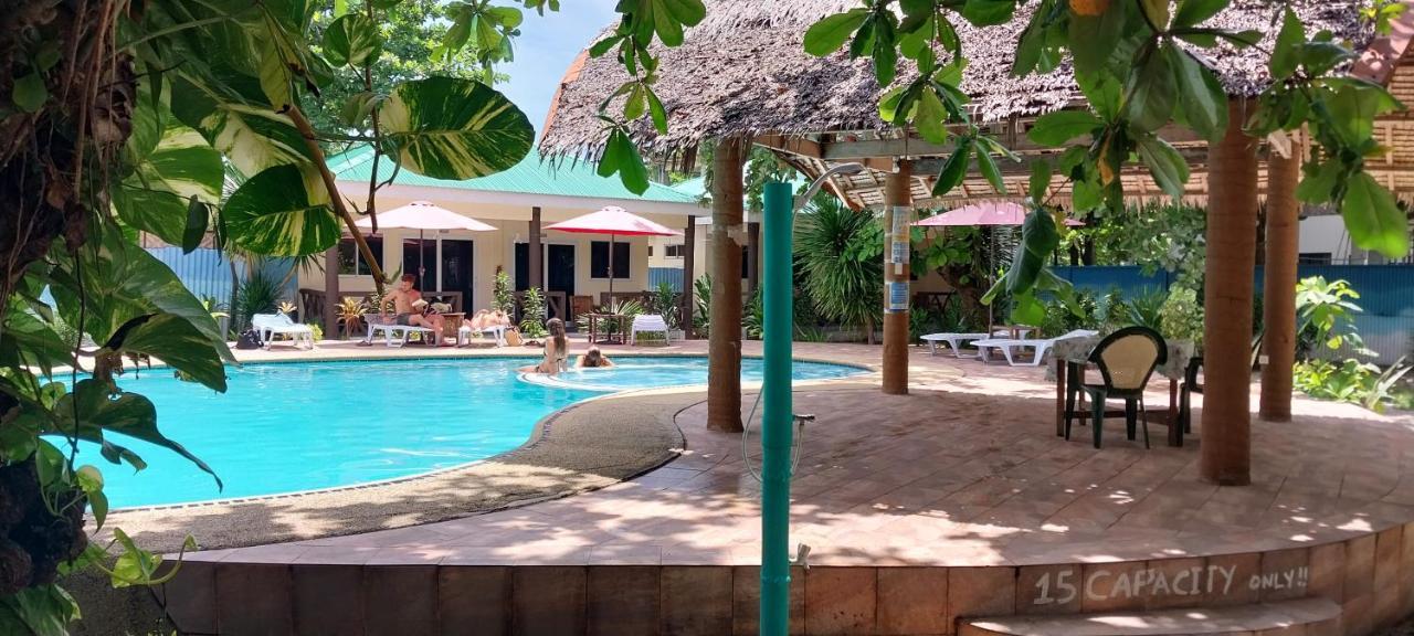 เดอะ ชาร์กส์ เทล ไดฟ์เซ็นเตอร์ Hotel Daanbantayan ภายนอก รูปภาพ