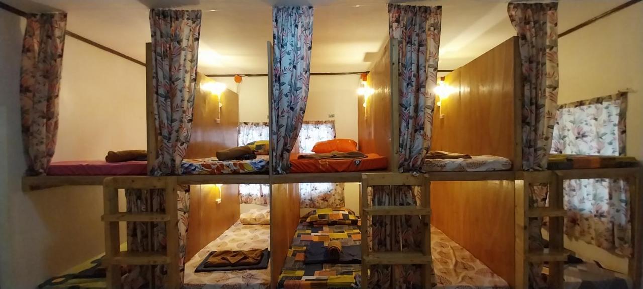 เดอะ ชาร์กส์ เทล ไดฟ์เซ็นเตอร์ Hotel Daanbantayan ภายนอก รูปภาพ