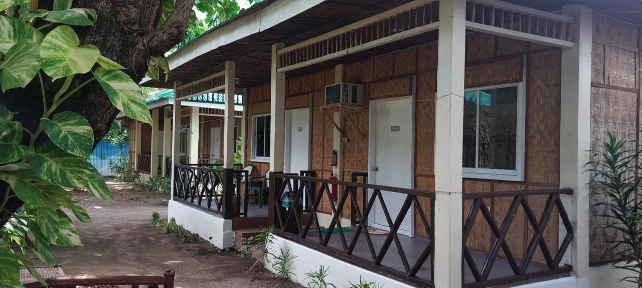 เดอะ ชาร์กส์ เทล ไดฟ์เซ็นเตอร์ Hotel Daanbantayan ภายนอก รูปภาพ