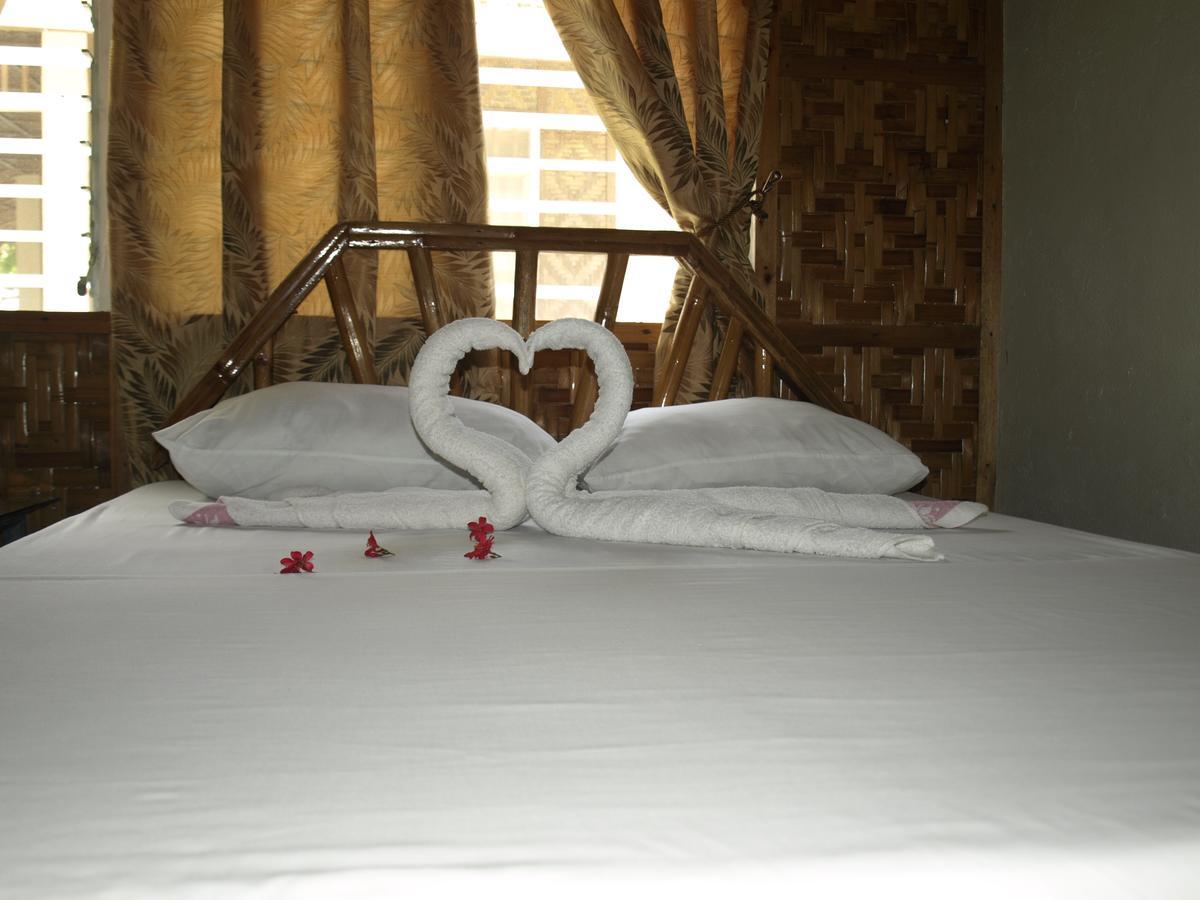 เดอะ ชาร์กส์ เทล ไดฟ์เซ็นเตอร์ Hotel Daanbantayan ภายนอก รูปภาพ