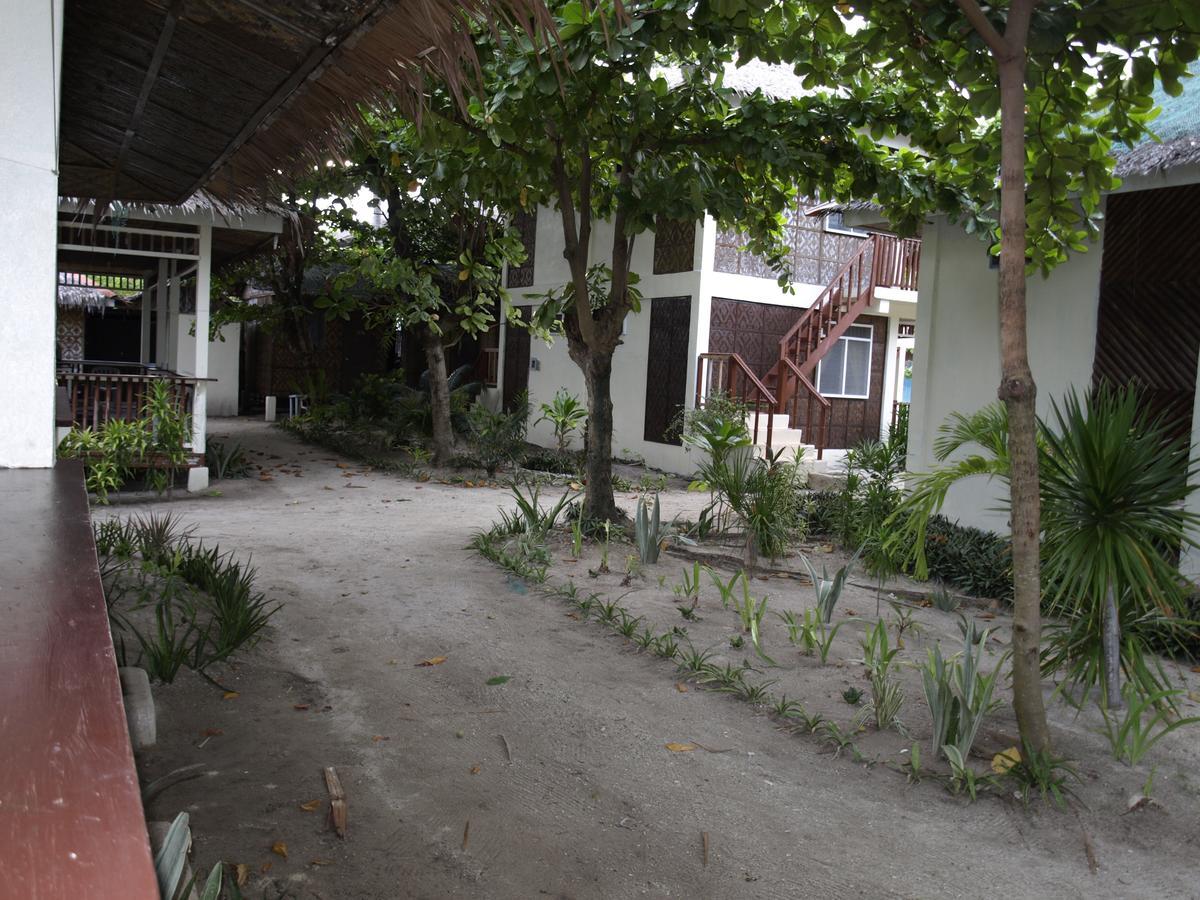 เดอะ ชาร์กส์ เทล ไดฟ์เซ็นเตอร์ Hotel Daanbantayan ภายนอก รูปภาพ
