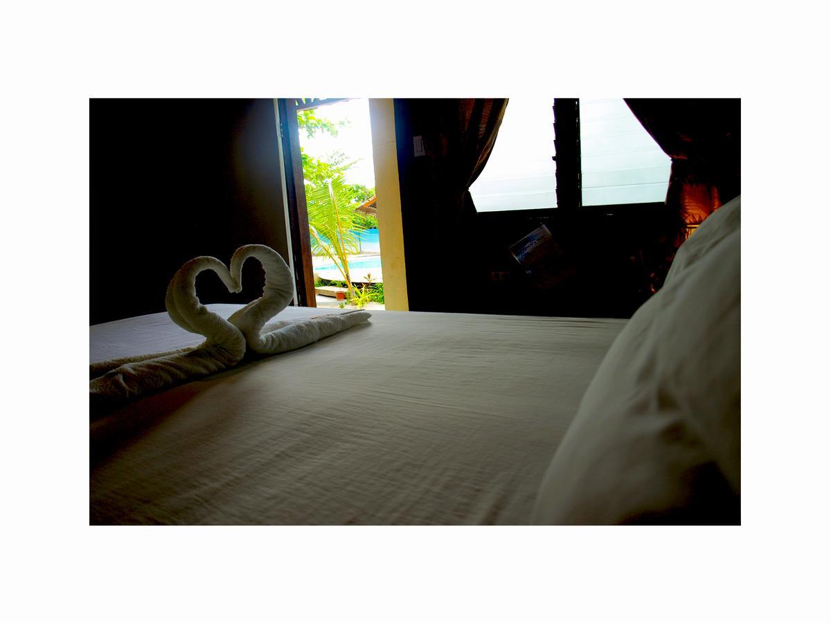 เดอะ ชาร์กส์ เทล ไดฟ์เซ็นเตอร์ Hotel Daanbantayan ภายนอก รูปภาพ