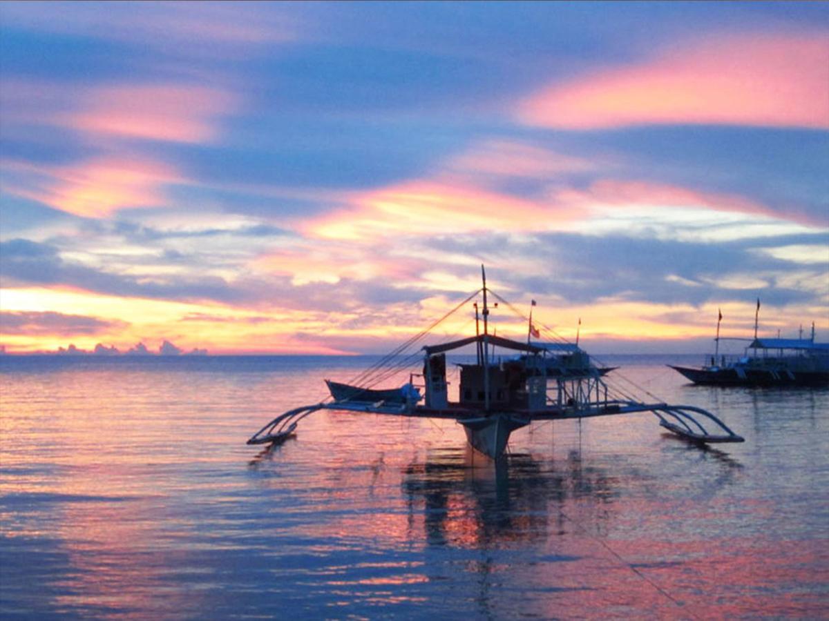 เดอะ ชาร์กส์ เทล ไดฟ์เซ็นเตอร์ Hotel Daanbantayan ภายนอก รูปภาพ