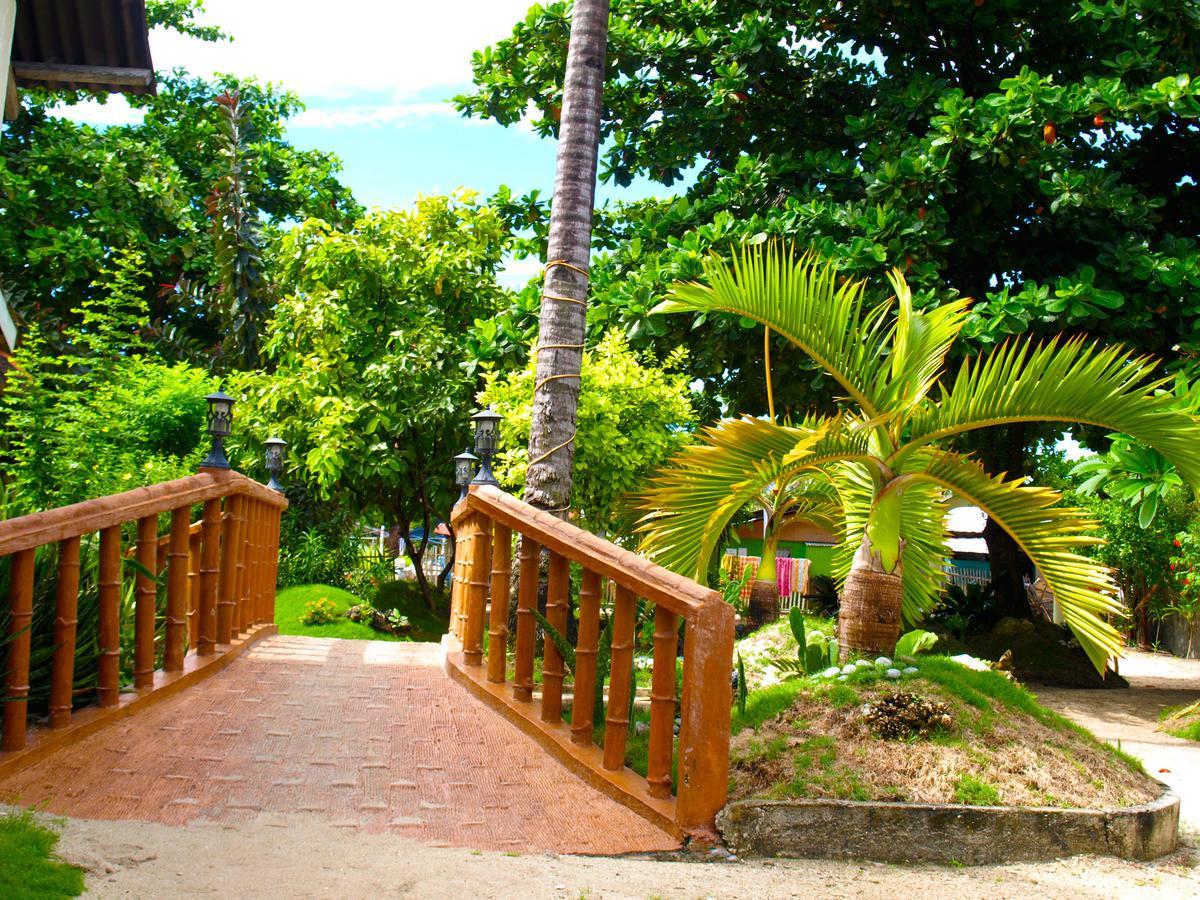 เดอะ ชาร์กส์ เทล ไดฟ์เซ็นเตอร์ Hotel Daanbantayan ภายนอก รูปภาพ