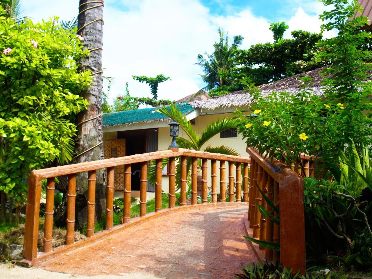 เดอะ ชาร์กส์ เทล ไดฟ์เซ็นเตอร์ Hotel Daanbantayan ภายนอก รูปภาพ